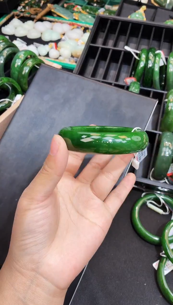 未镶嵌手镯和田玉58-59多样性发一微带红皮 带猫