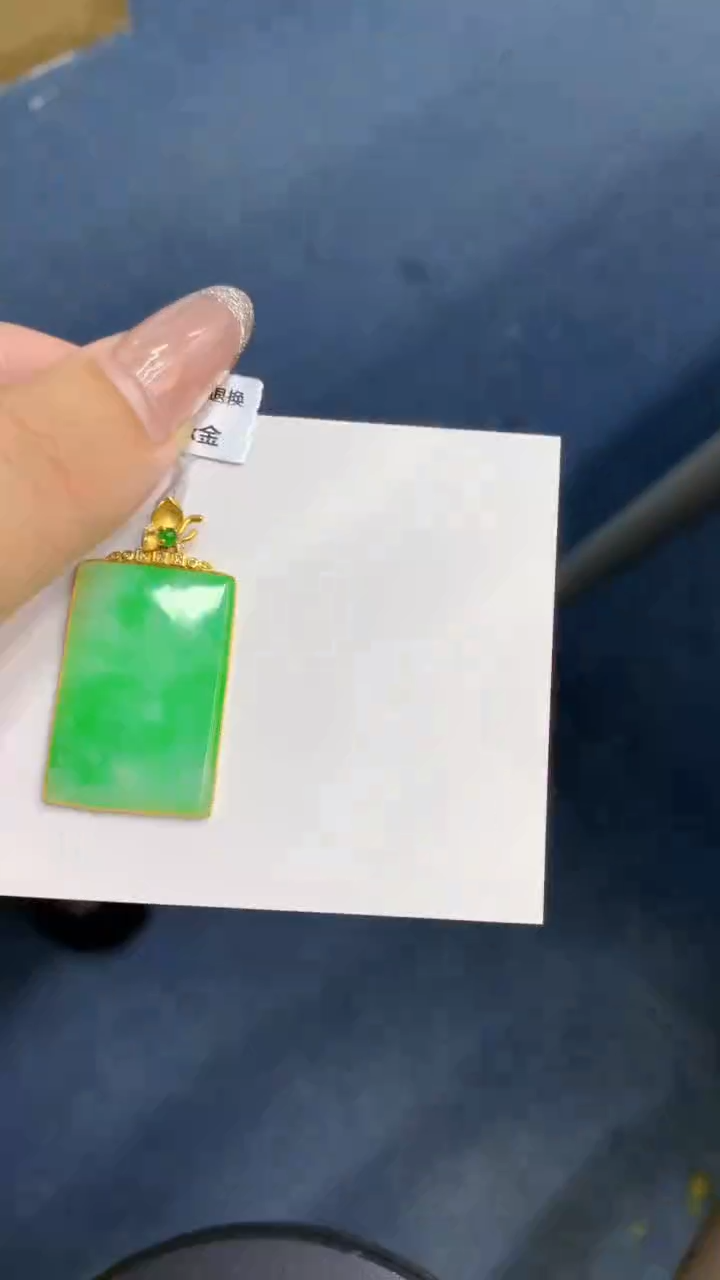 颈饰18K金镶嵌翡翠1