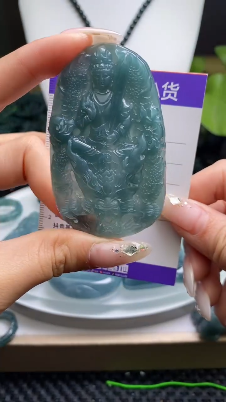 【闪购商品】翡翠未镶嵌颈饰         