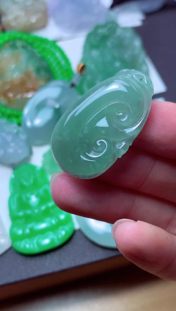 翡翠未镶嵌颈饰天然翡翠A货 天然翡翠A货 多样性发货 发其一