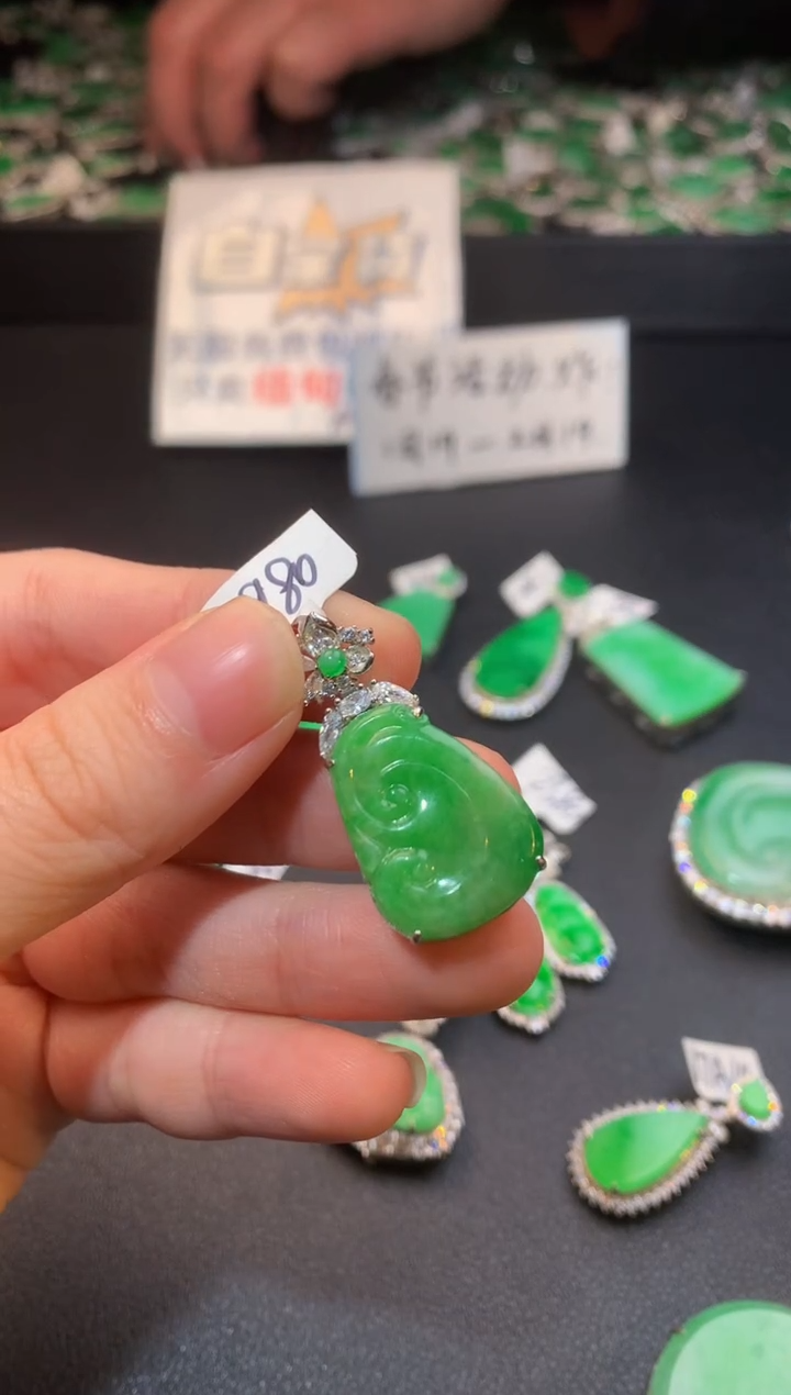 【闪购商品】翡翠颈饰银S925镶嵌翡翠1