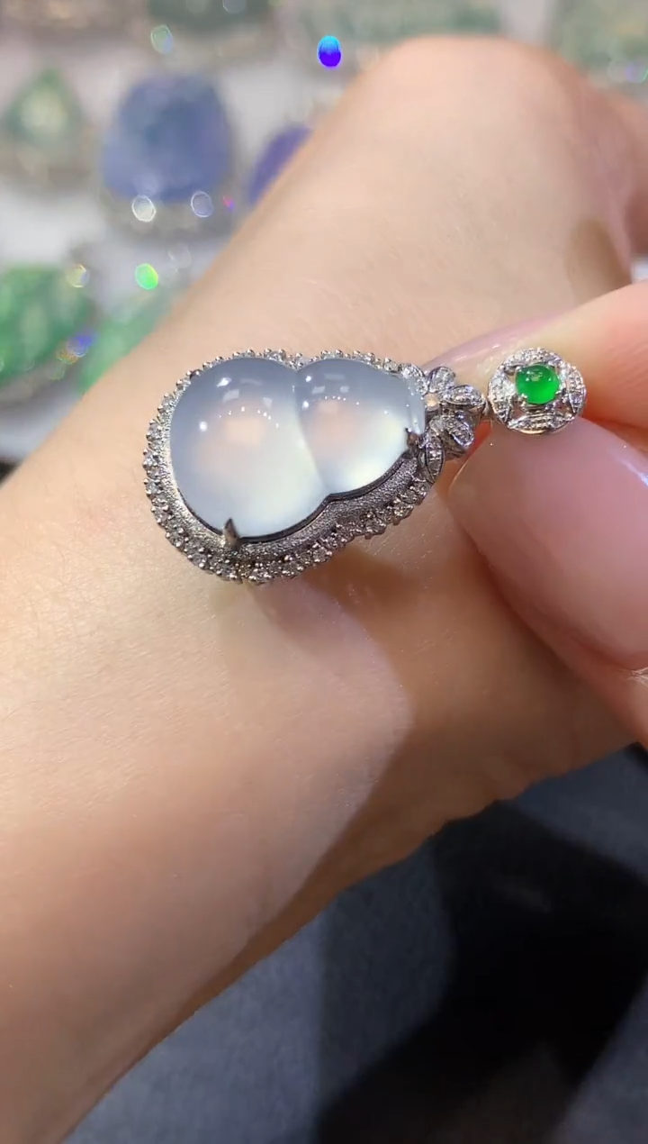 【闪购商品】翡翠18K金镶嵌吊坠(不含链)C20