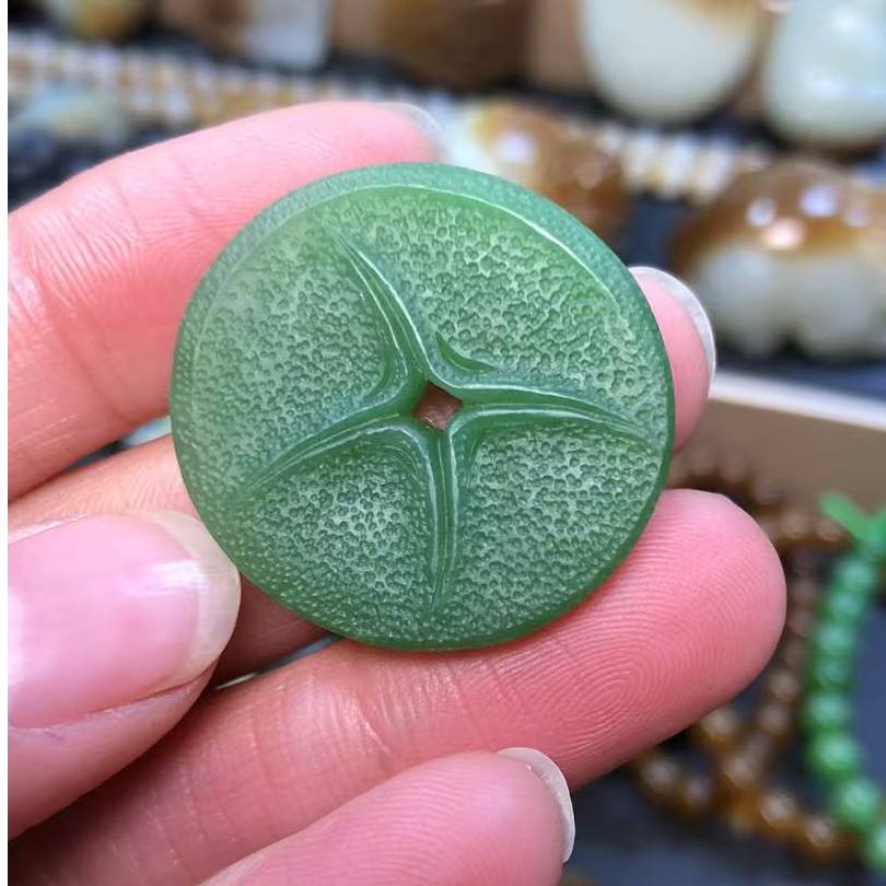 新疆和田玉碧玉钱吊坠