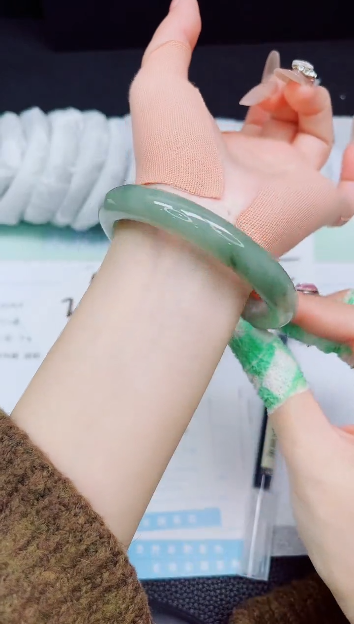 石英质玉未镶嵌手镯207-61