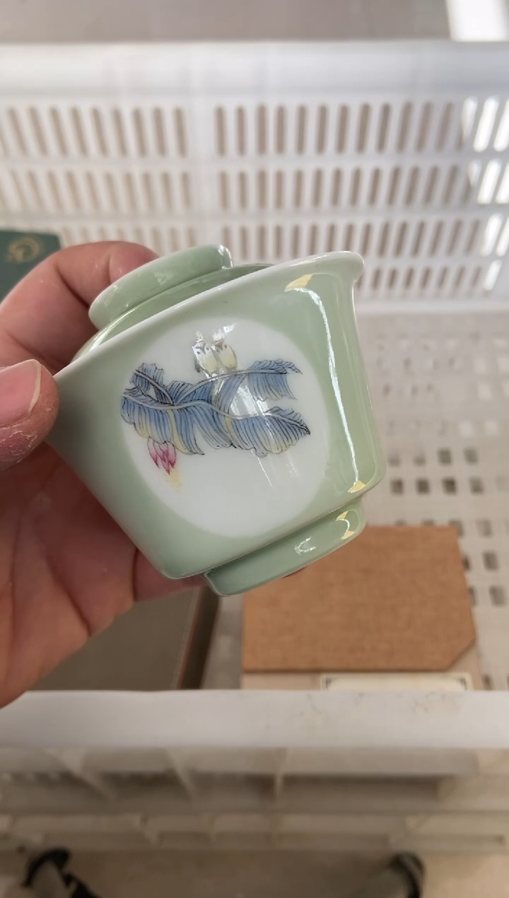 无运费险有瑕疵的摄影的产品有使用过的痕迹有点脏介意勿拍杯