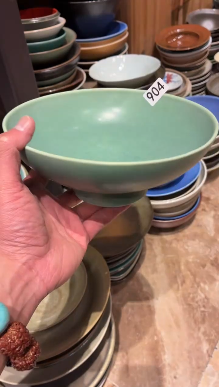 瓷片雨**月904 微瑕只此青绿高足锅盘1个
