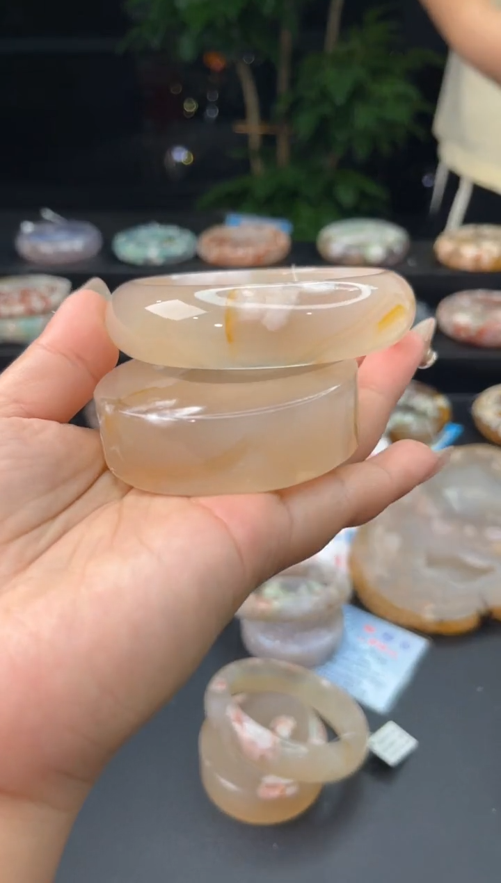 【闪购商品】石英质玉手镯未镶嵌赠送镯心（圈口63