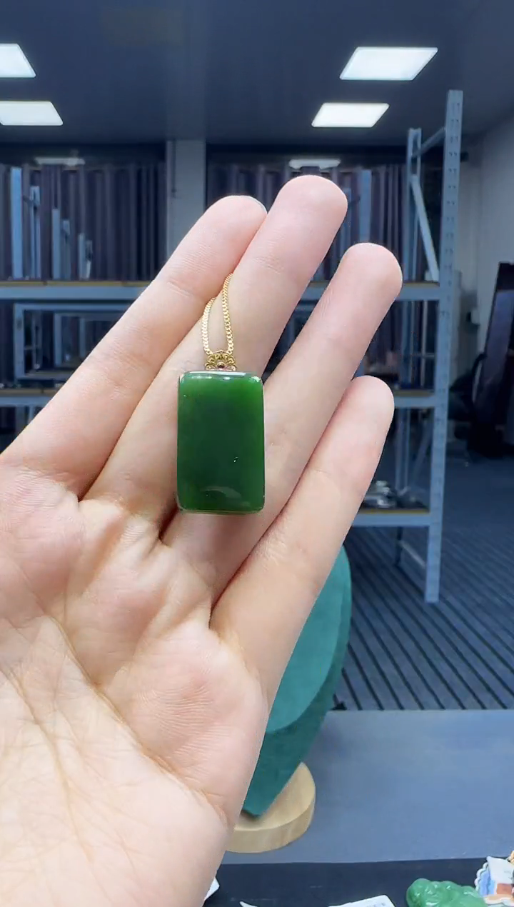 18K金镶嵌和田玉挂件 不含链