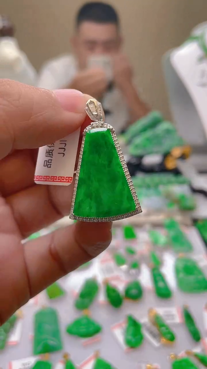 翡翠未镶嵌颈饰天然翡翠A货，支持复检