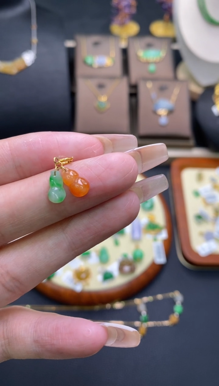 【闪购商品】翡翠颈饰18K金镶嵌净货18372