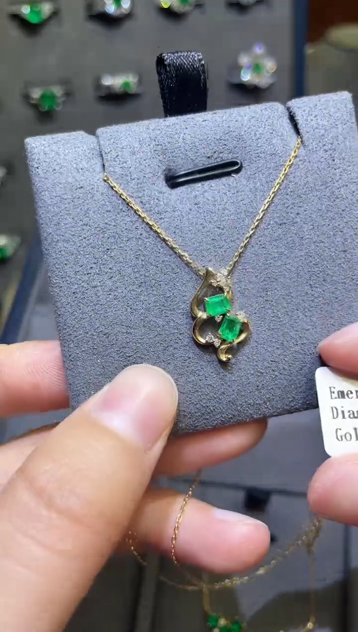 【闪购商品】祖母绿项链18K金镶嵌/0.44ct