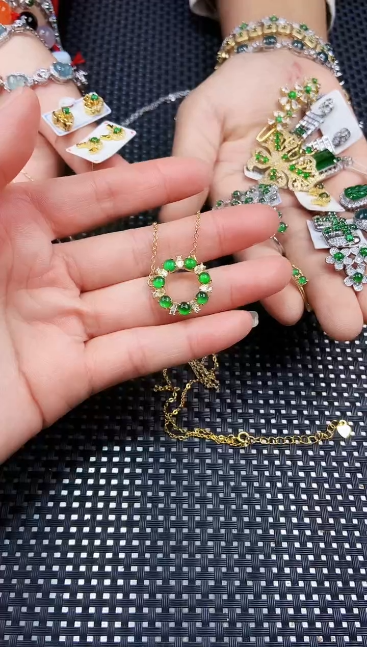 【闪购商品】翡翠颈饰未镶嵌111111111