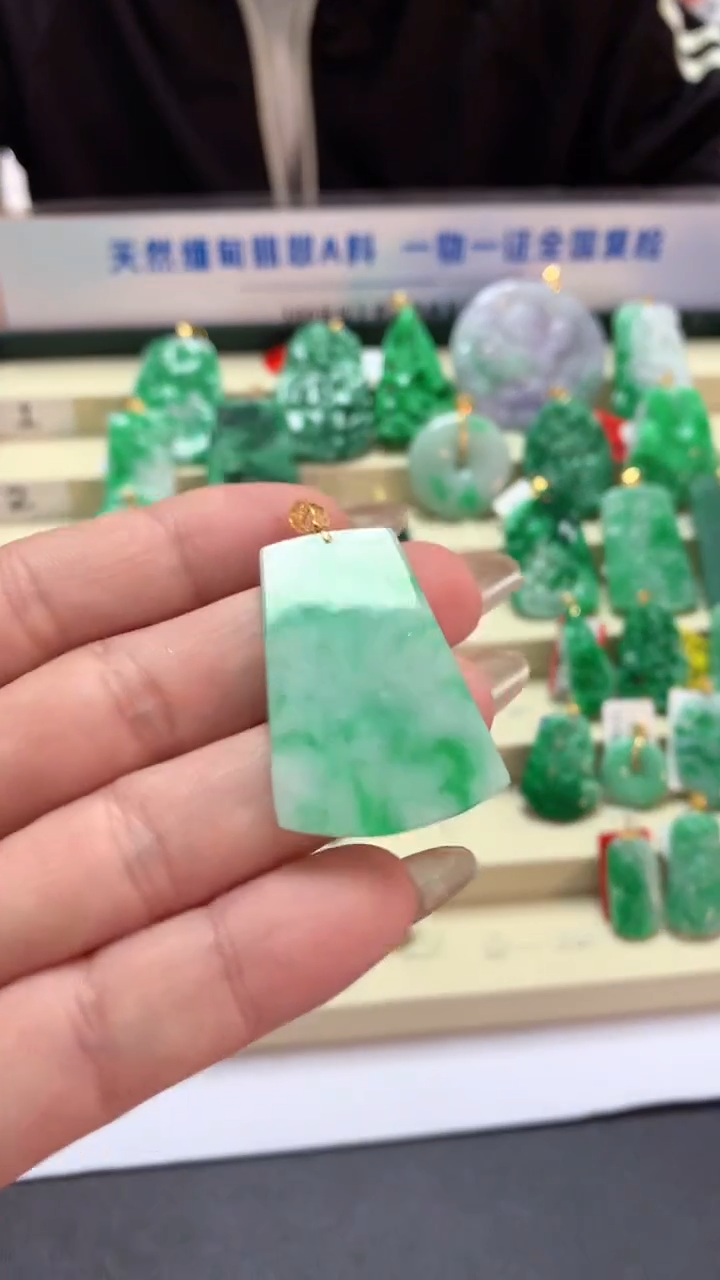 【闪购商品】翡翠吊坠(不含链)18K金镶嵌挂件