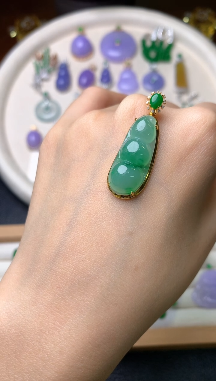 【闪购商品】翡翠吊坠(赠链)18K金镶嵌吊坠