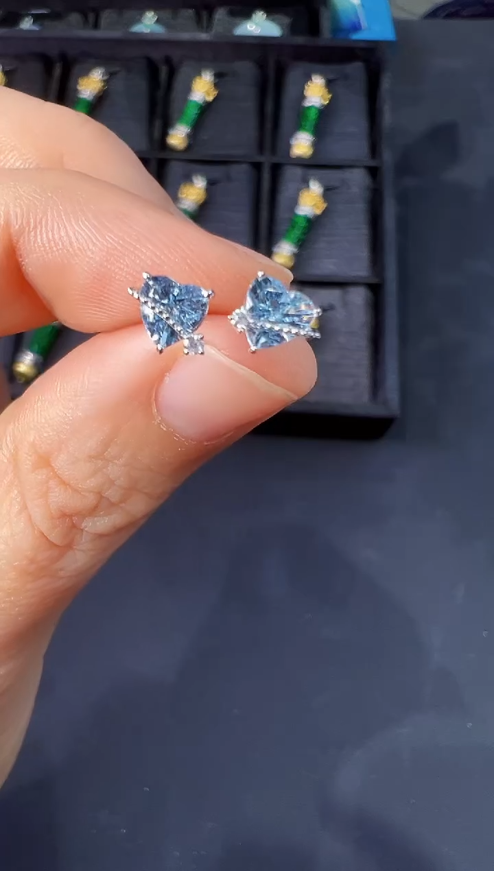 【闪购商品】海蓝宝石耳钉铂Pt900镶嵌耳钉