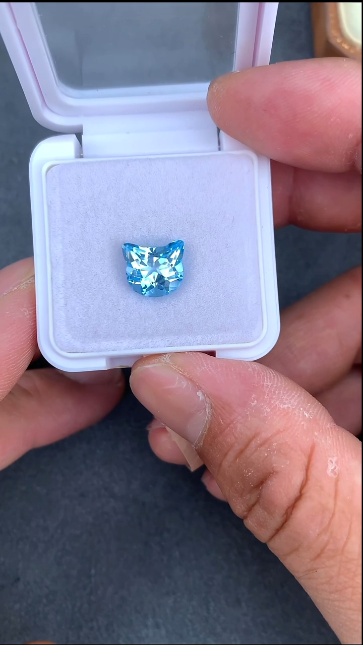 未镶嵌裸石托帕石6.5克拉