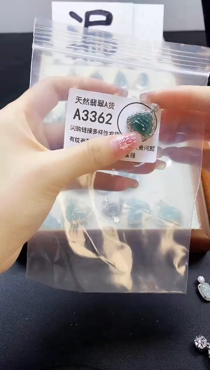 【闪购商品】翡翠颈饰未镶嵌天然翡翠A货8888