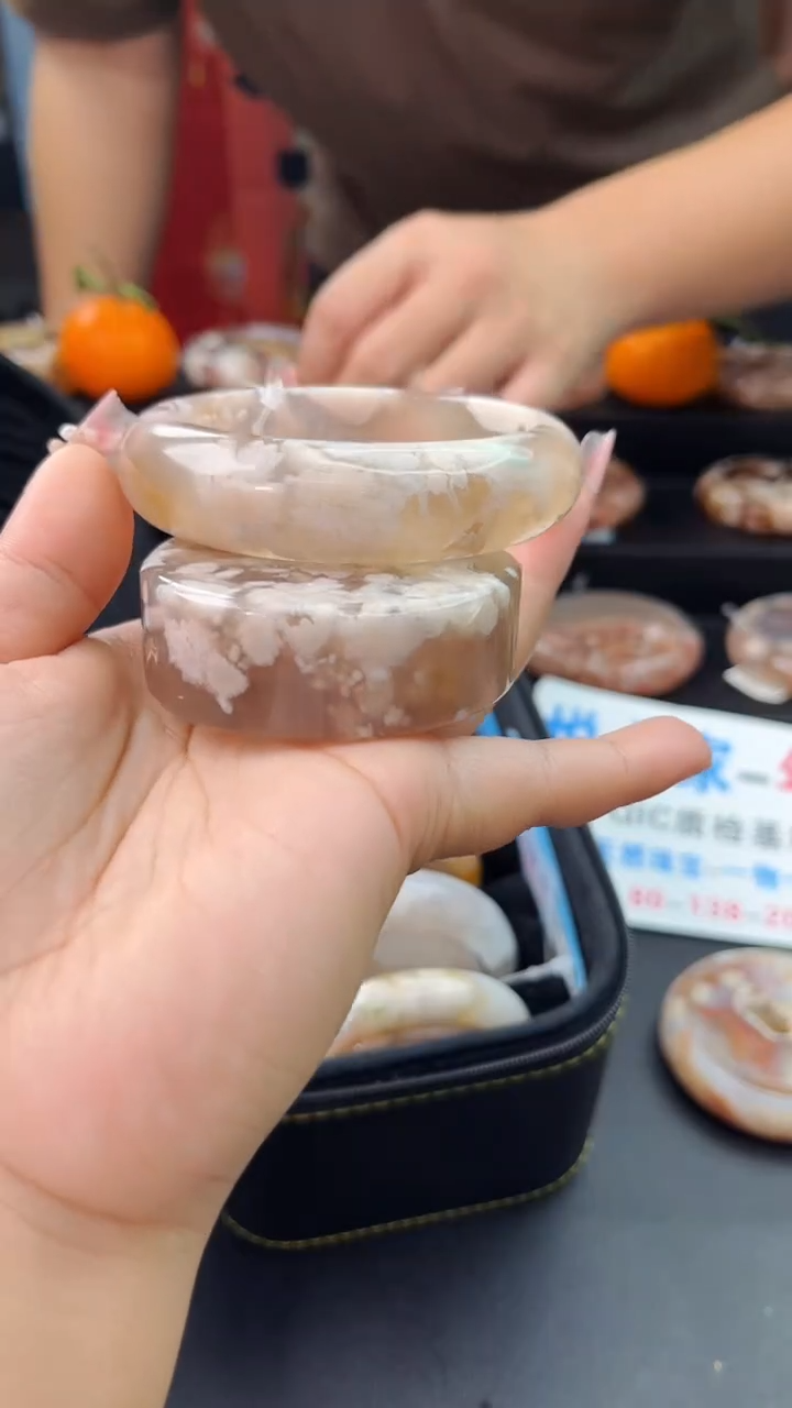 【闪购商品】石英质玉手镯未镶嵌赠送镯心（圈口）60