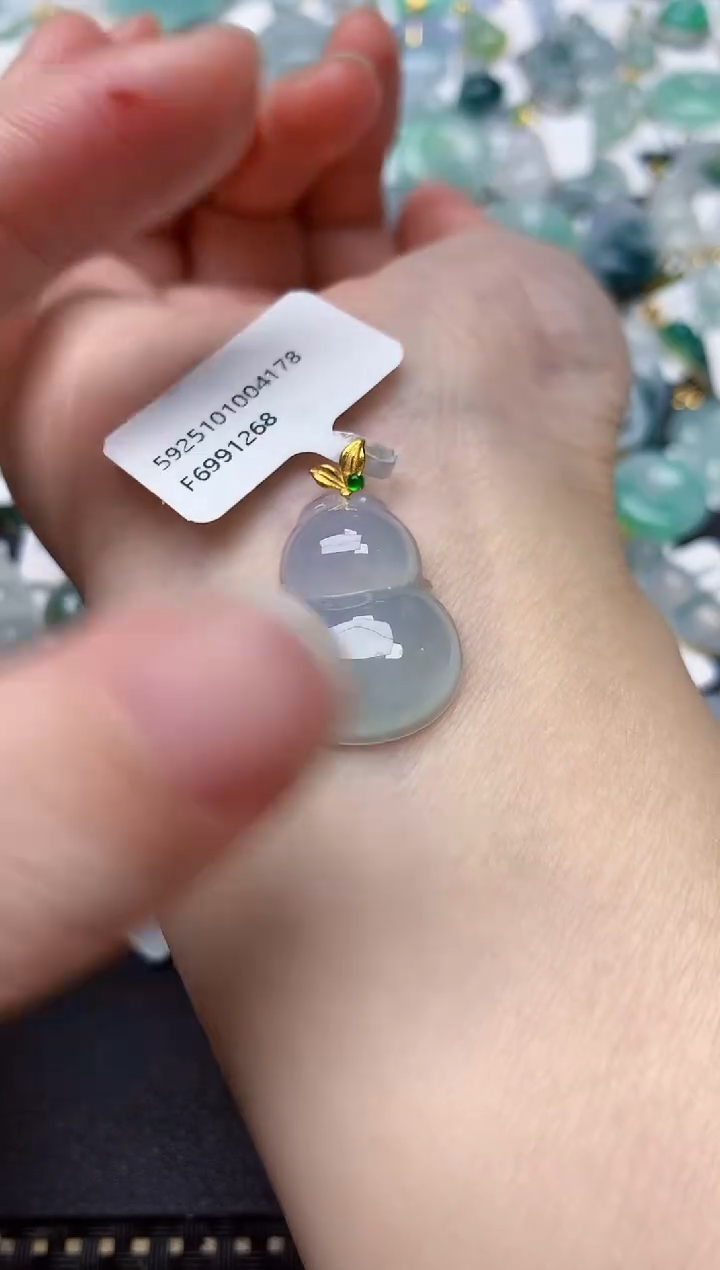 颈饰18K金镶嵌翡翠天然缅甸A货翡翠