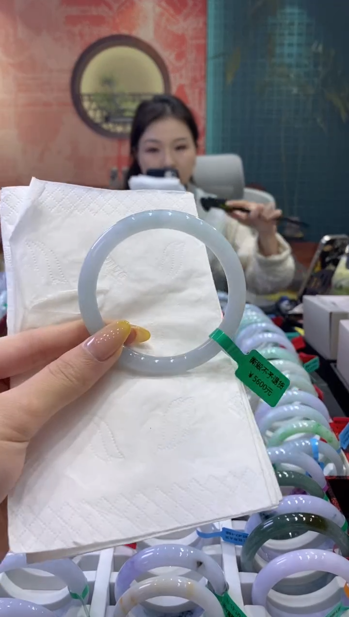 翡翠未镶嵌手镯多人09423