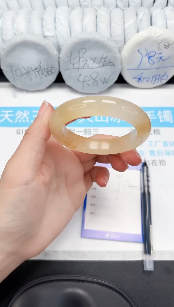 【闪购商品】石英质玉手镯未镶嵌140-55.7