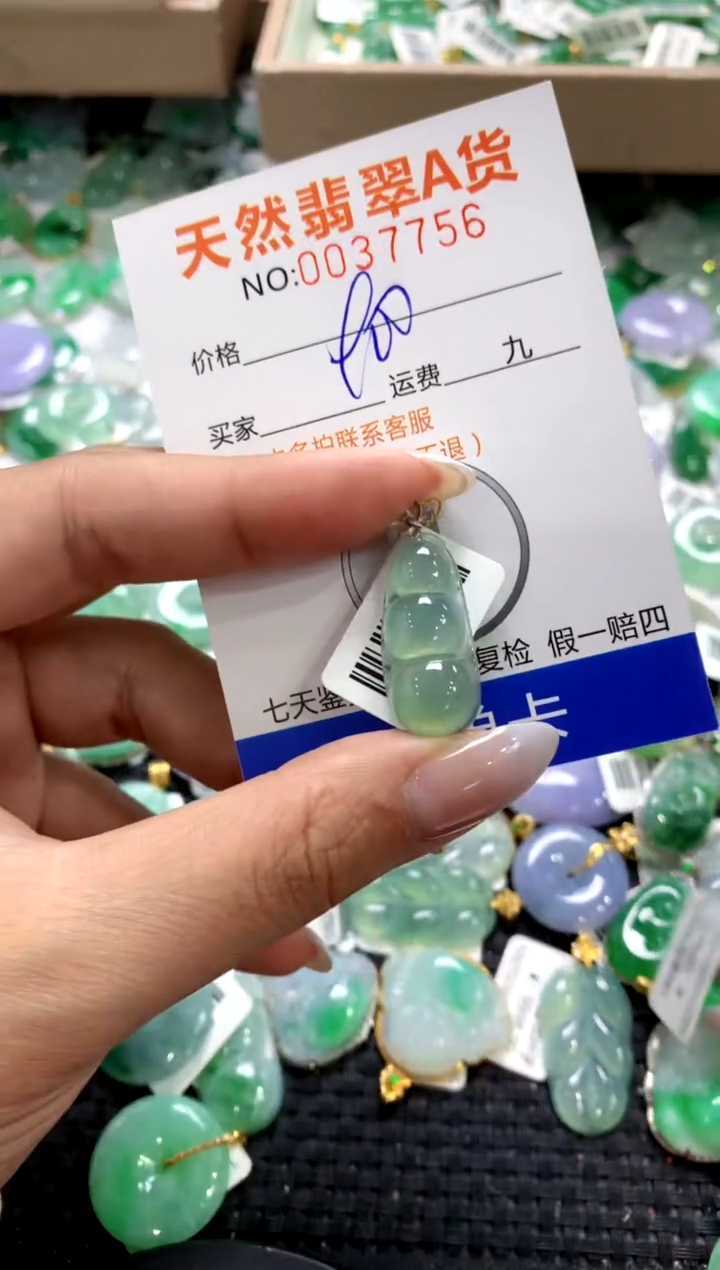 颈饰18K金镶嵌翡翠1111111111111111