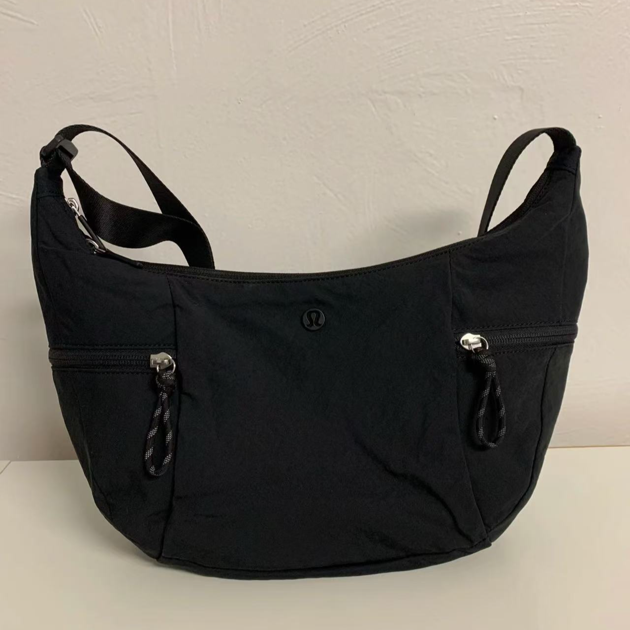 lululemon/露露乐蒙 Slouchy sling Bag 单肩包/牛角包
