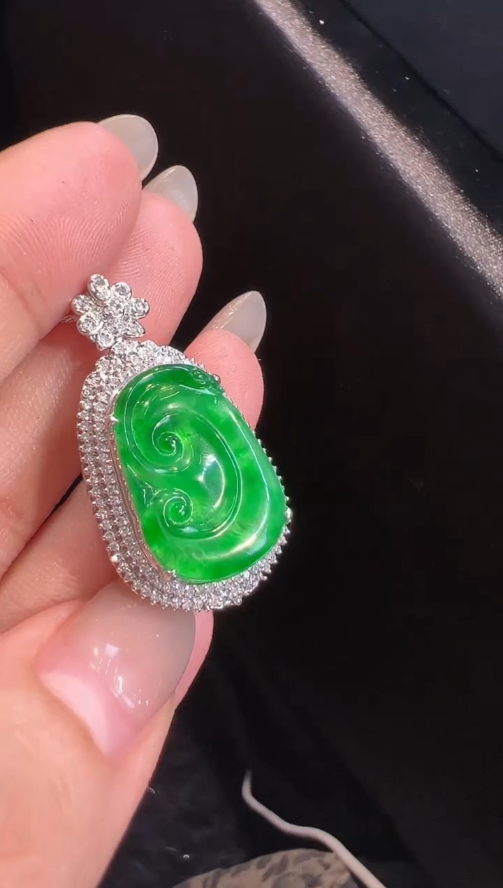 【闪购商品】翡翠吊坠(不含链)18K金镶嵌吊坠