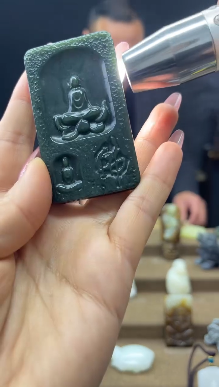 颈饰未镶嵌和田玉1