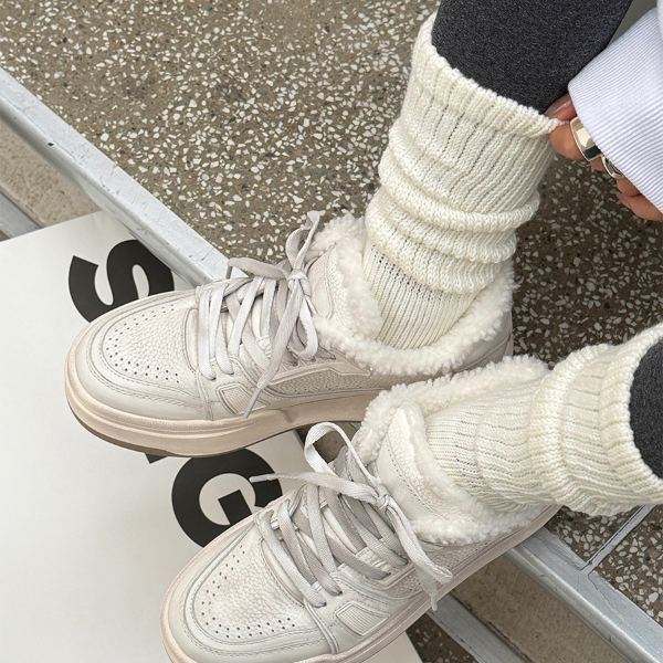 诗歌兰女鞋2025冬季新款百搭休闲复古真皮加绒厚底增高显瘦小白鞋