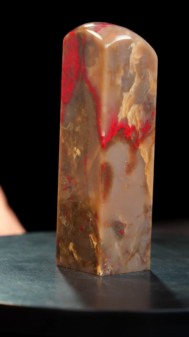 鸡血石牛角冻鸡血石