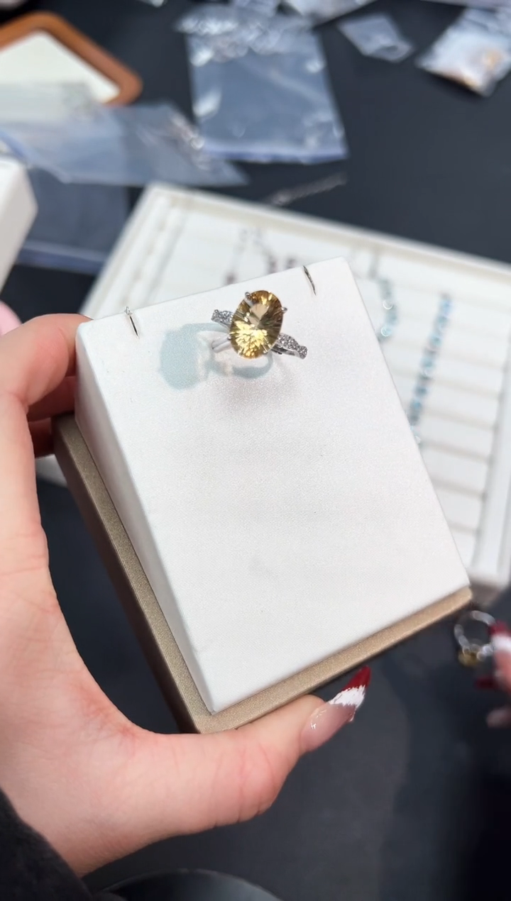 【闪购商品】黄晶戒指银S925镶嵌72o多样性发其一/1个