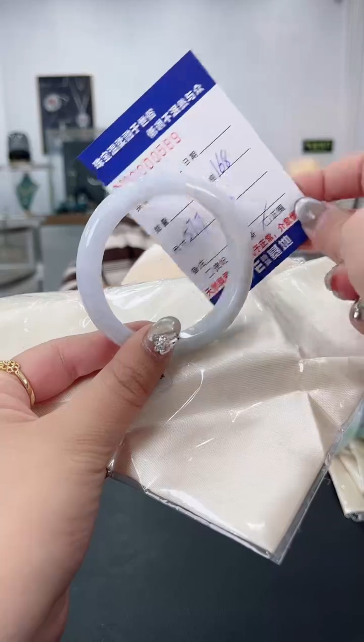 【闪购商品】翡翠手镯未镶嵌天然翡翠A货