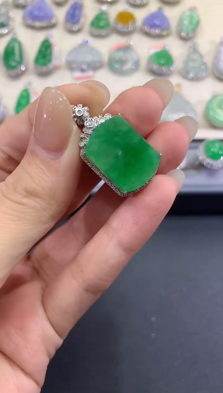 【闪购商品】翡翠吊坠(不含链)18K金镶嵌a78         