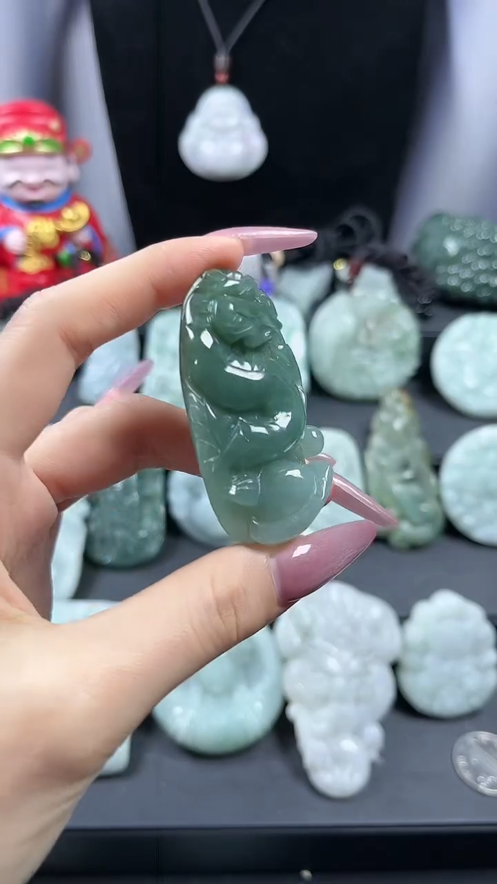 【闪购商品】翡翠颈饰未镶嵌龙牌