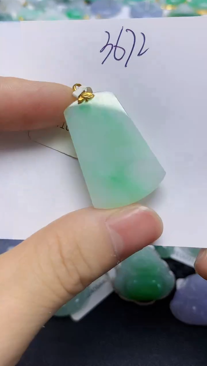 翡翠18K金镶嵌颈饰天然缅甸翡翠A货