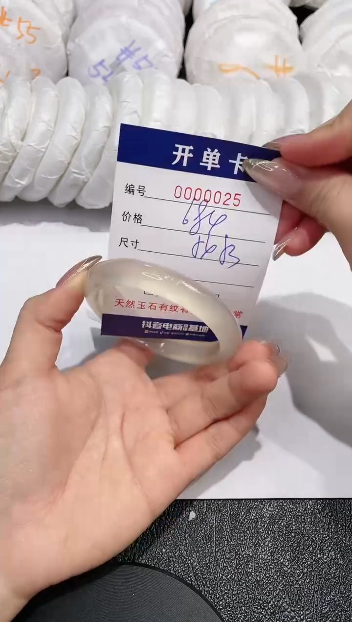 【闪购商品】石英质玉手镯未镶嵌25