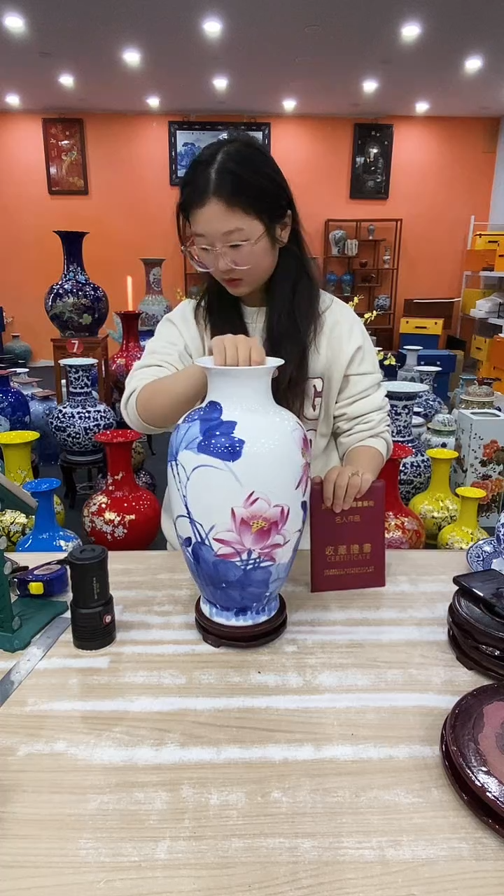 摆件陈春华《荷韵》松子瓶+旋转底座+证书