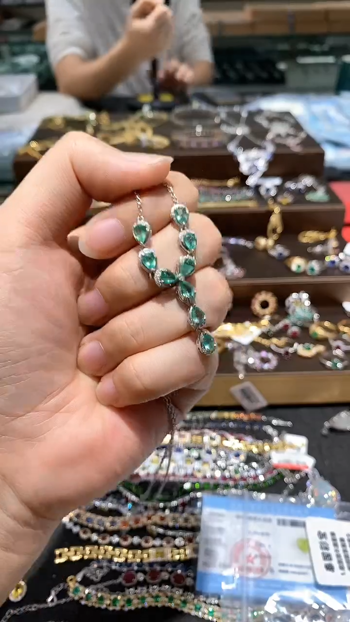 【闪购商品】祖母绿颈饰银S925镶嵌项链