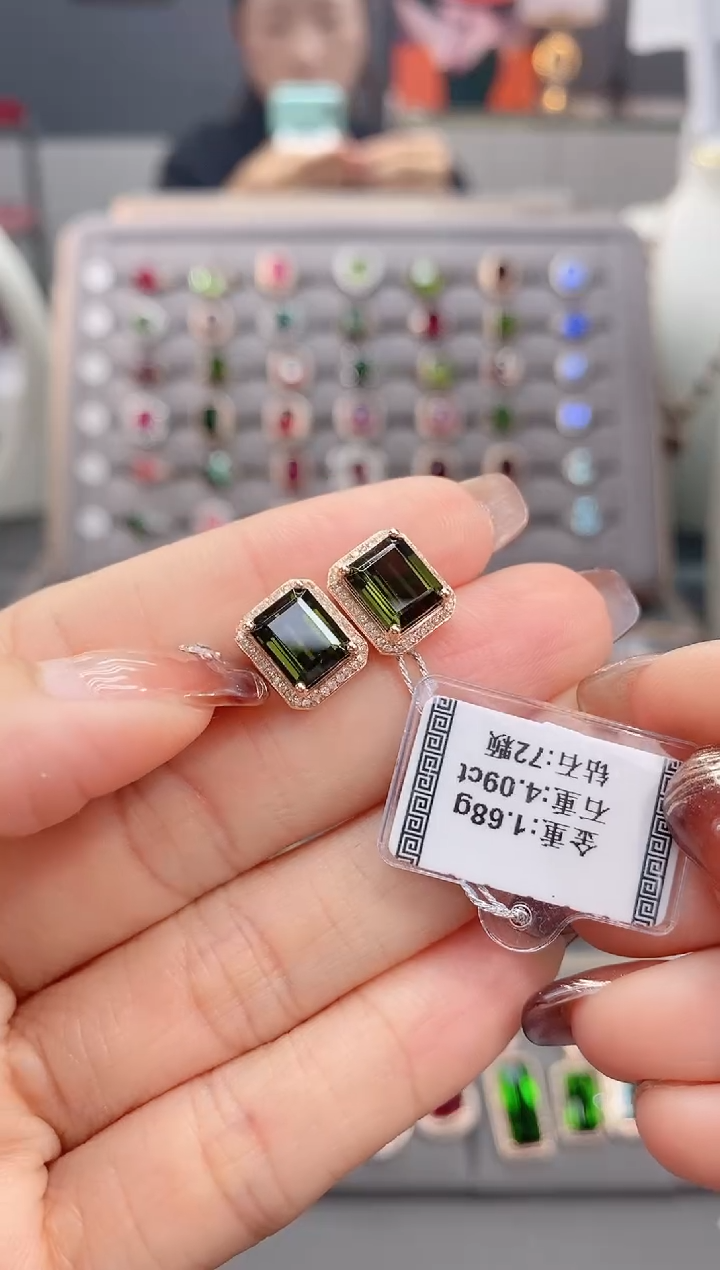 18K金镶嵌耳饰碧玺4.09配钻
