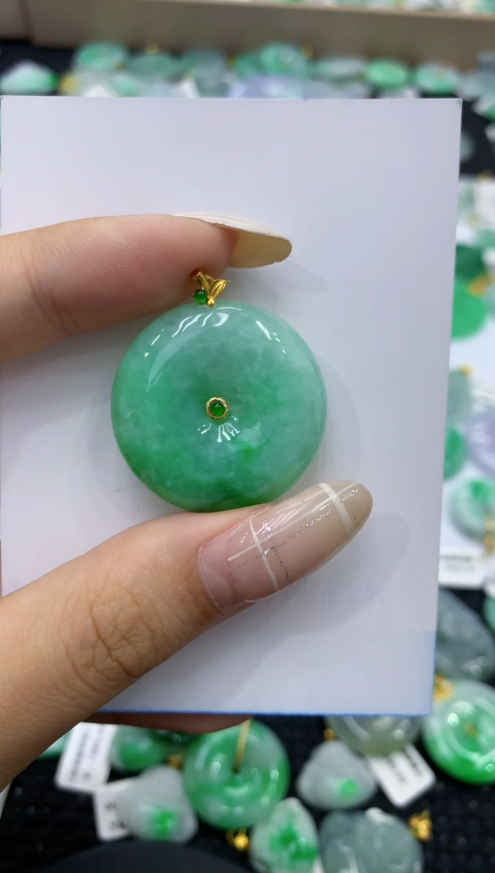 颈饰18K金镶嵌翡翠天然缅甸翡翠A货