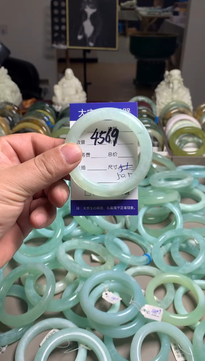【闪购商品】蛇纹石玉手镯未镶嵌4569