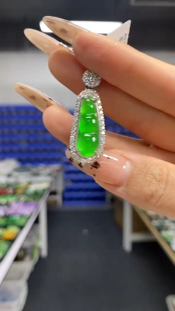 颈饰未镶嵌翡翠多样性发其一颜色微差