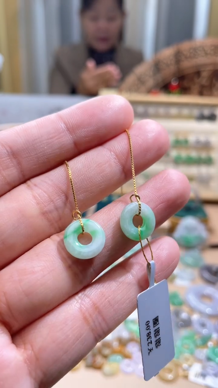 【闪购商品】翡翠颈饰未镶嵌甜甜圈一对