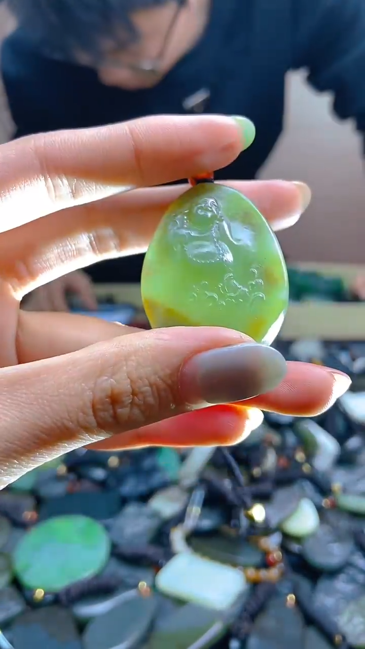 颈饰未镶嵌和田玉1