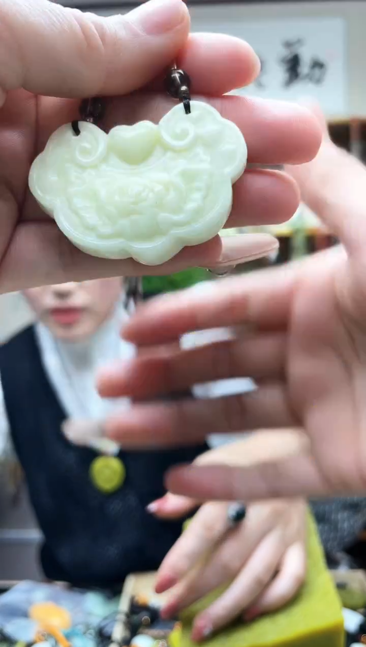 未镶嵌岫玉吊坠·