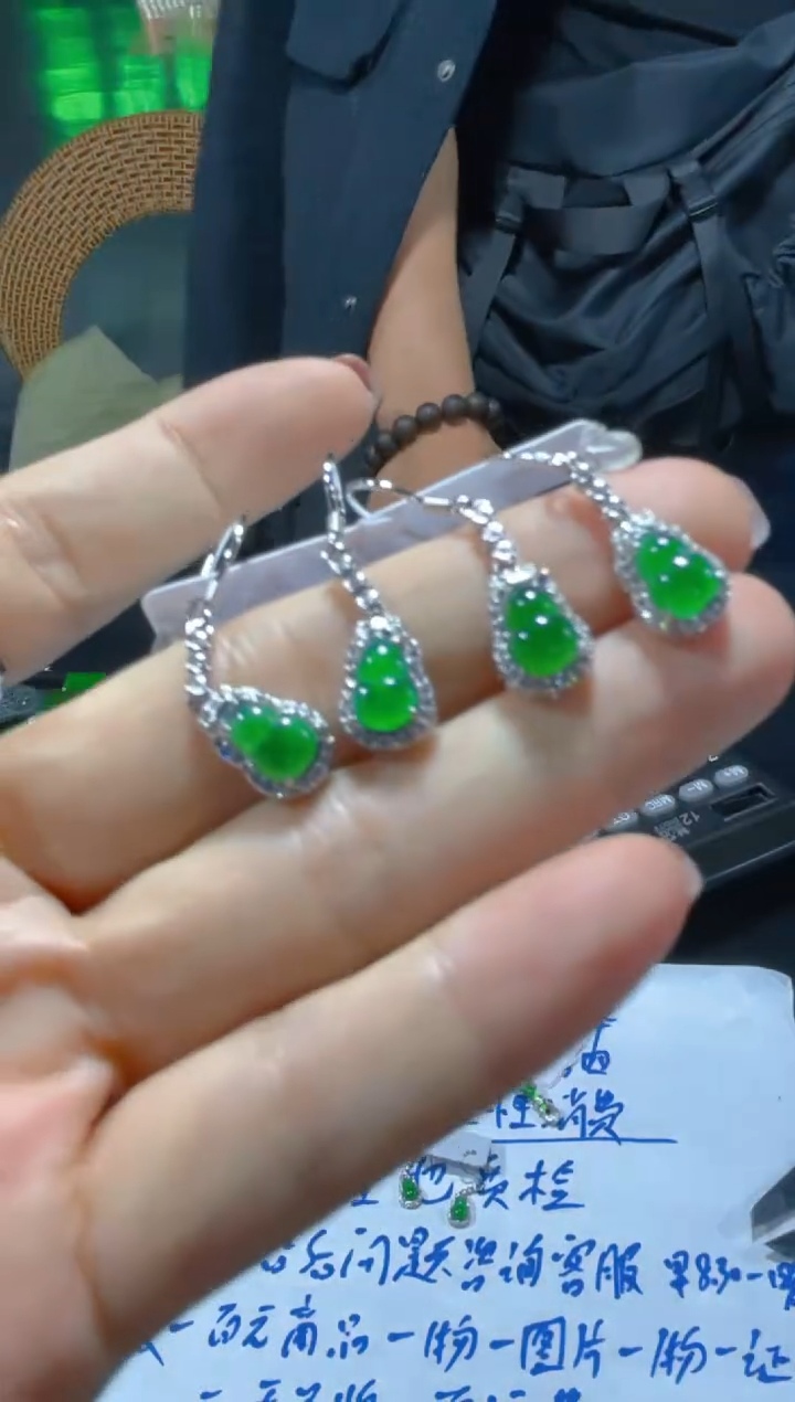 【闪购商品】翡翠耳饰未镶嵌天然A货翡翠（多样性发货拍一件发件）