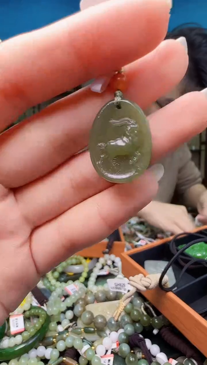 颈饰未镶嵌和田玉1