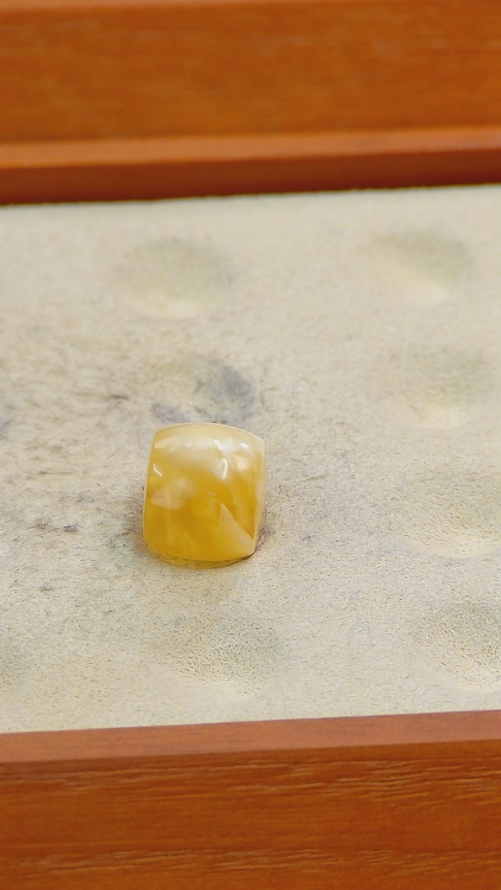 【闪购商品】蜜蜡裸石未镶嵌俄料12*10.3MM1.086克