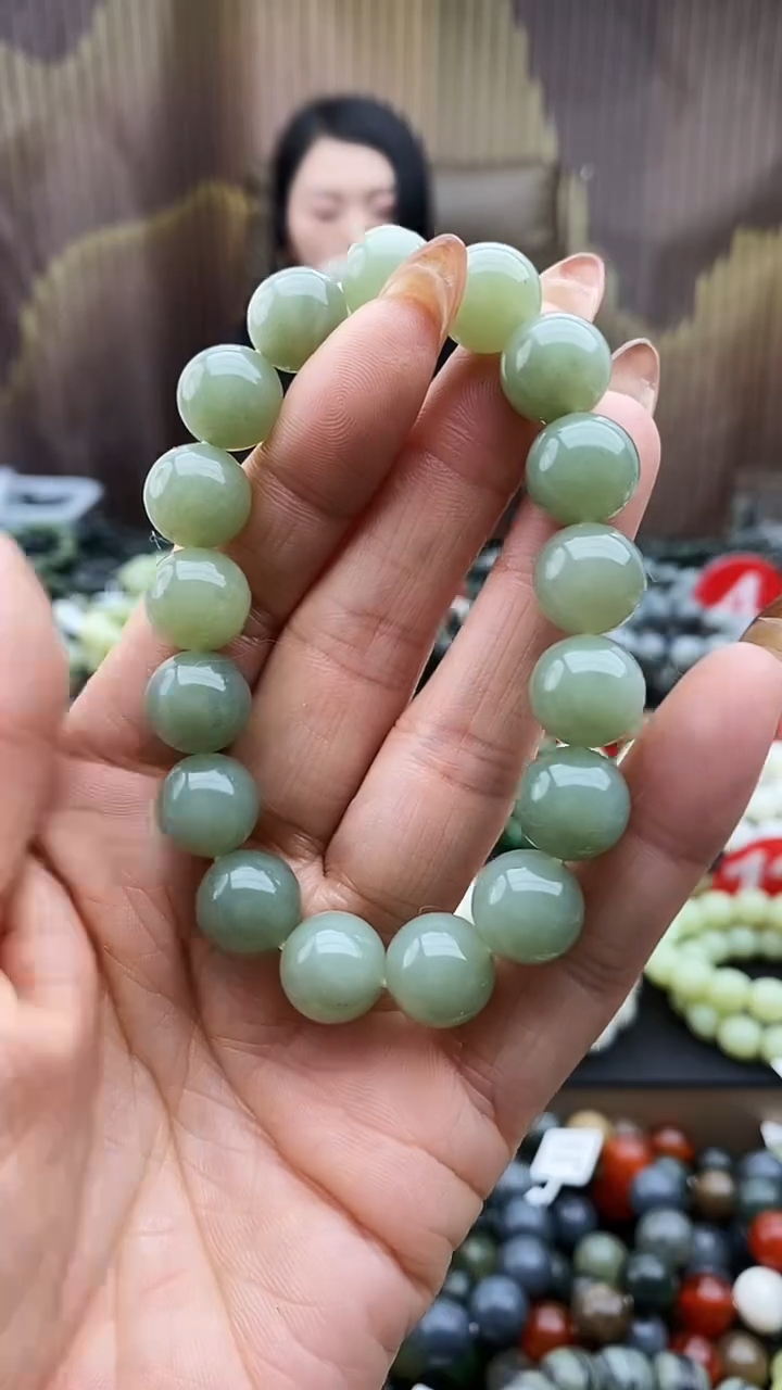 未镶嵌手串和田玉在**方湖水绿12